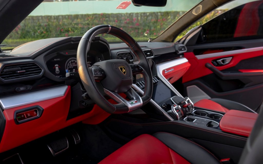 Lamborghini Urus red 2020